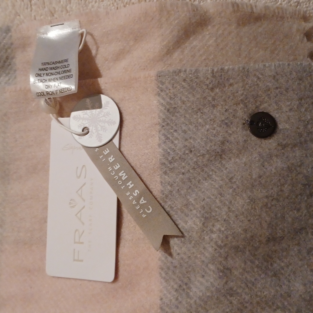 Fraas Cashmere Scarf - Picture 2 of 2